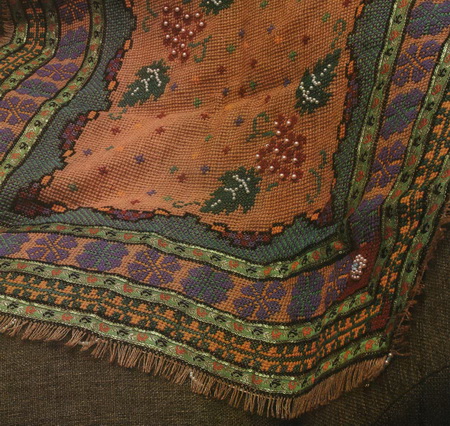 رومیزی سنتی با نوار و مهره