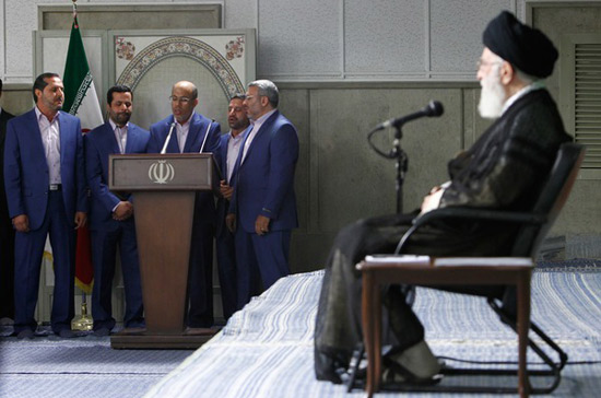 گزارش تصویری بازدید رهبر معظم انقلاب از مؤسسه دارالحدیث