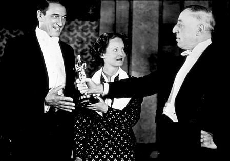 نجات يافته از آشيانه‏ى عقاب (RESCUED FROM EAGLE'S NEST)