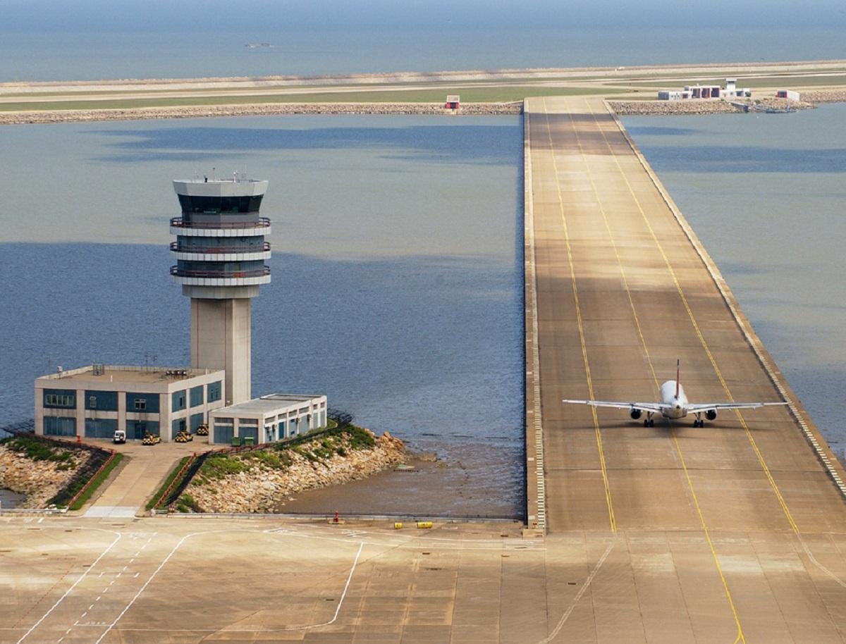 Остров КИШ старый аэропорт