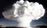 بمباران هسته‏اي شهر هيروشيماي ژاپن توسط امريكا در جريان جنگ جهاني دوم (1945م)