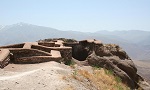 هولاکو خان قلعه الموت اسماعیلیان را تصرف و آن را نابود کرد (1256م)