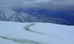 در آذربایجان در اثر نزول برف سنگین ارتباط سه هزار روستا قطع شد(1350ش)