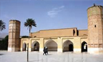 صبح امروز پس از پایان مراسم دعای ندبه در مسجد داراب- استان فارس- و سخنرانی شیخ علی اکبر عندلیبی تظاهراتی با شرکت حدود 200 نفر برپا شد.(1357ش)
