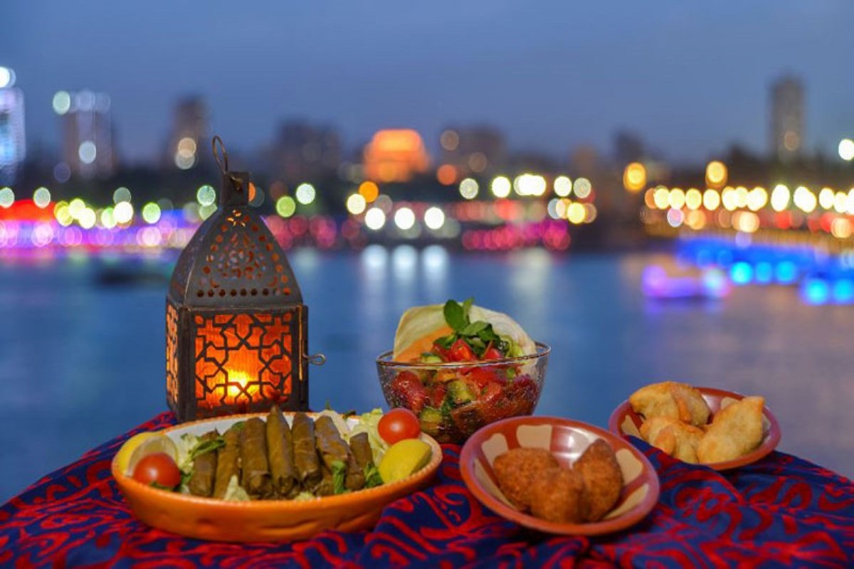 Приятного сухура. Рамадан в Египте. Рамазан Iftar. Ramadan ифтар. Ифтар Марокко.
