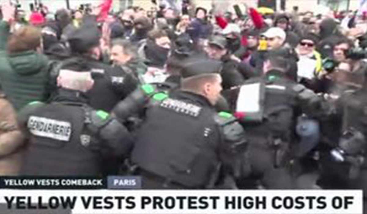 پلیس فرانسه با معترضان جلیقه زرد درگیر شد!