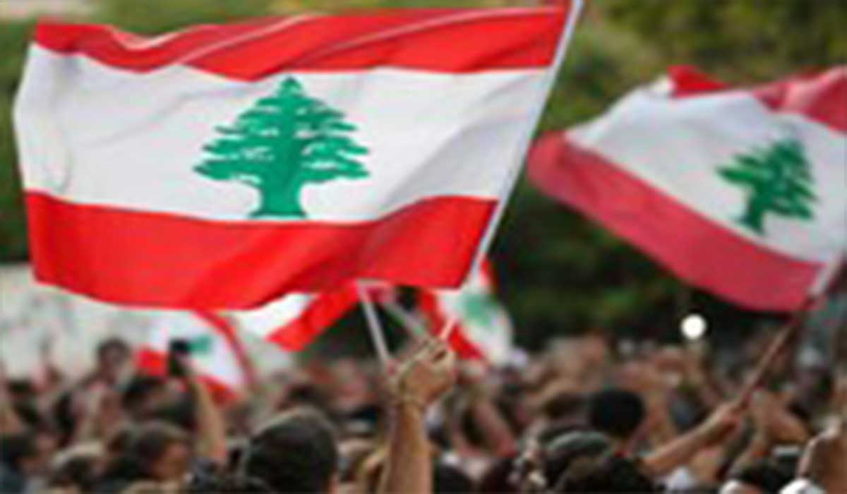 خوشحالی لبنانی‌ها از رسیدن بنزین به پمپ بنزین‌ها