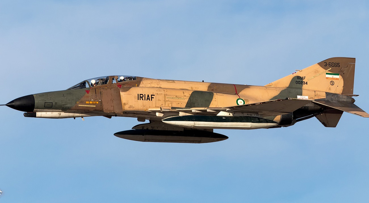 لحظاتی از تیک آف هواپیمای فانتوم F4 نیروی هوایی ارتش