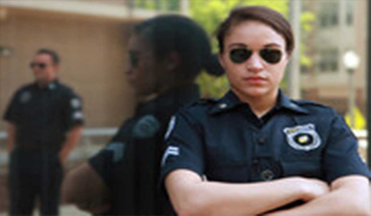 مهارت دیدنی افسر پلیس زن آمریکا در مسابقه موتورسواری