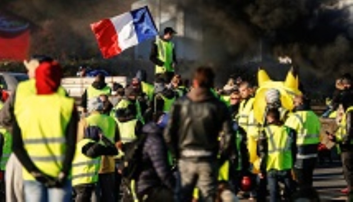 ضرب و شتم مردم فرانسه توسط پلیس