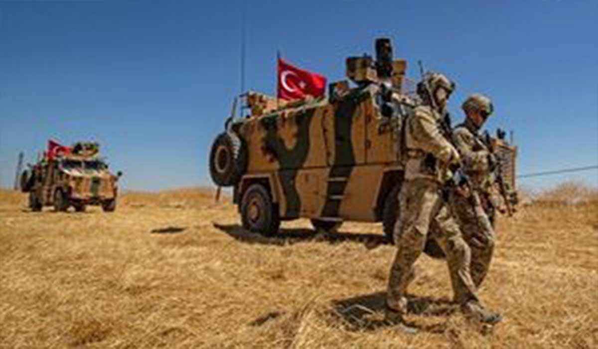 سربازان مسلح ارتش ترکیه در منطقه زلزله زده هاتای