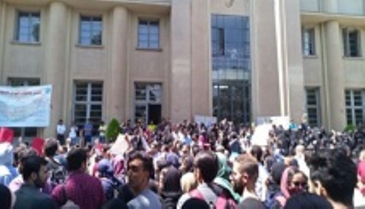 تجمع قانون‌شکنان در دانشگاه تهران