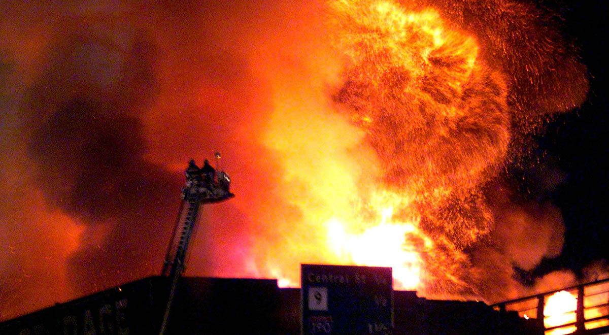 آتش‌سوزی مهیب در یک کارخانه مواد شیمیایی در آمریکا