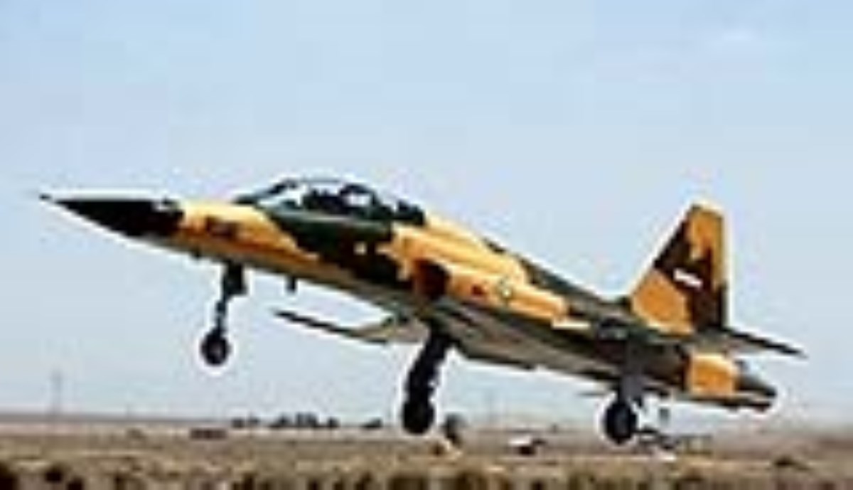 اولین حضور هواپیمای جنگنده ایرانی کوثر در روز ارتش