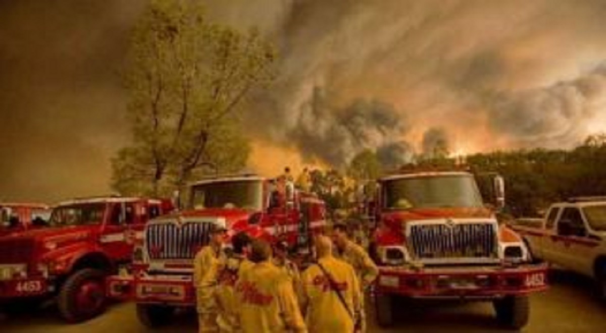 آتش‌سوزی مردم کالیفرنیا را از خانه‌هایشان فراری داد