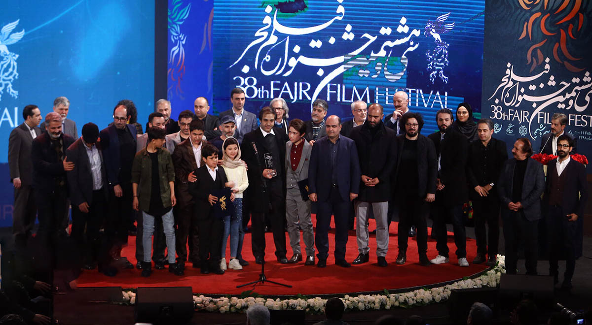 کنایه سنگین مجری به اسپانسر شدن شهرداری برای جشنواره فیلم فجر