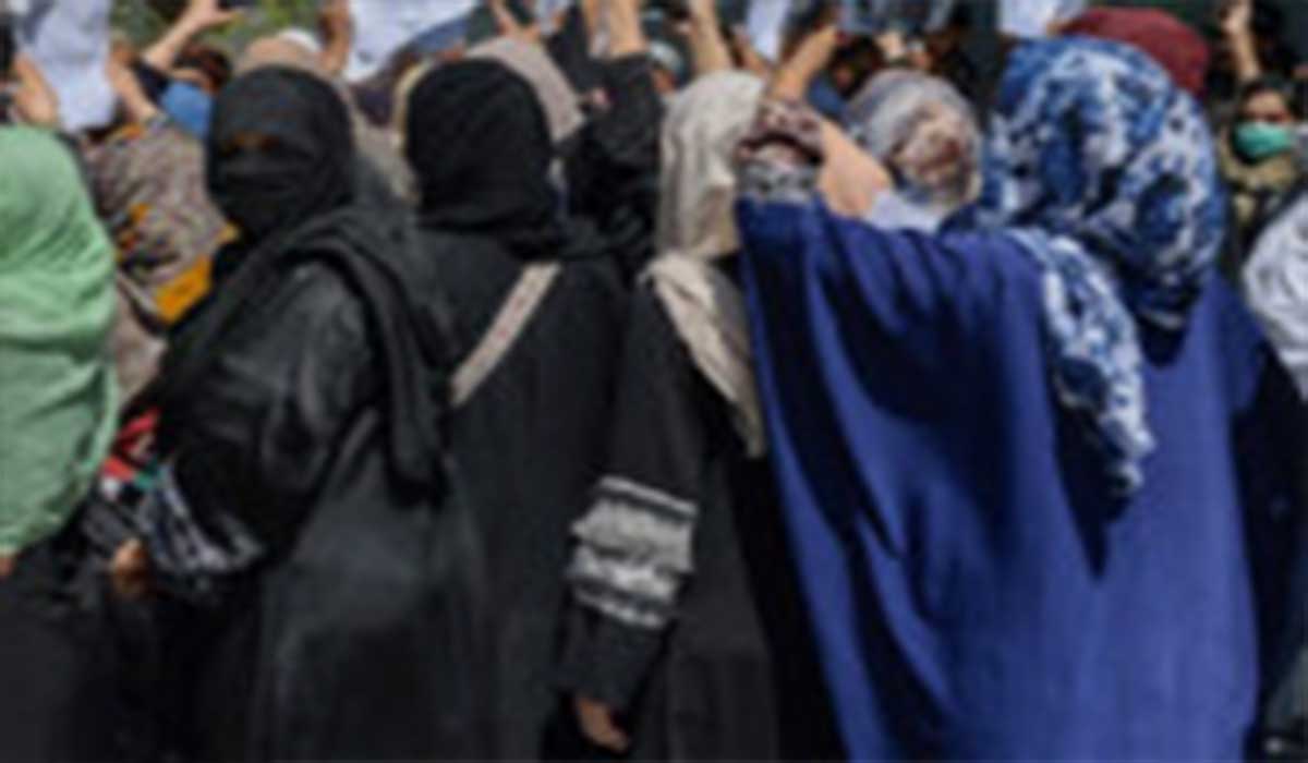 زنان معترض در یک پارکینگ توسط طالبان زندان شدند!