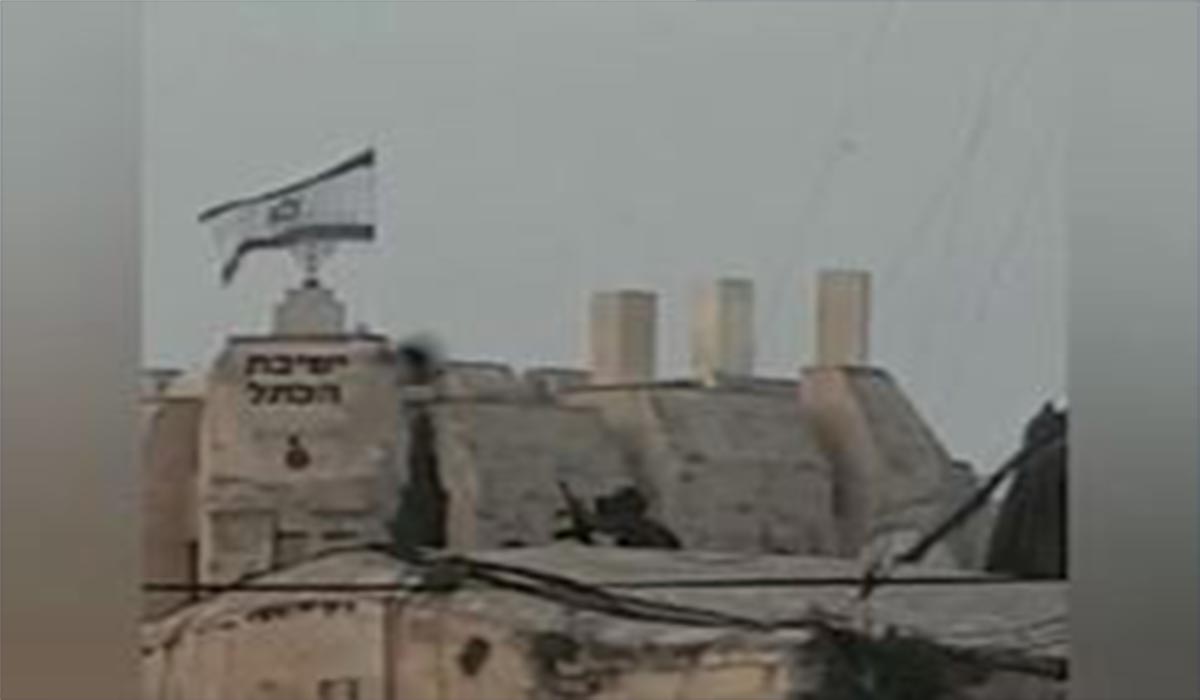 تک‌تیرانداز اسرائیلی روی بام مسجد الاقصی