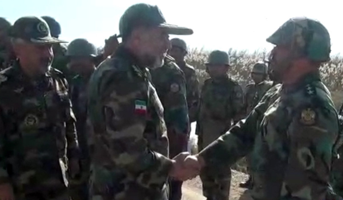رجزخوانی حماسی نیروی تیپ 264 ارتش در مقابل فرمانده نیروی زمینی ارتش