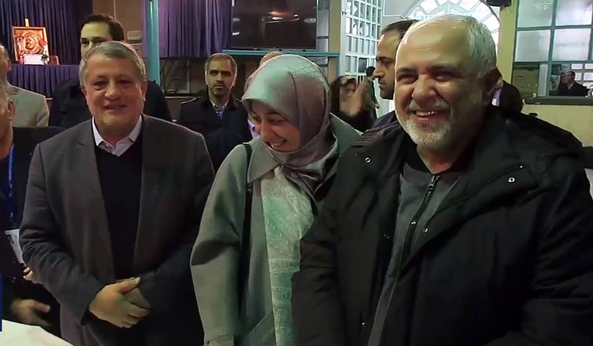 ظریف و محسن هاشمی در حسینیه جماران رای دادند