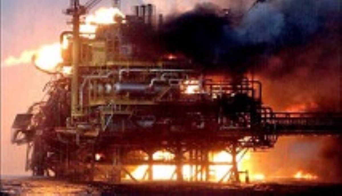 انفجار در سکوی نفتی در خلیج فارس