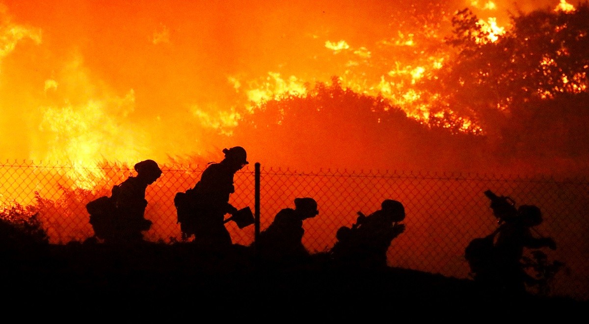 ۲۰۰ هزار نفر آواره در آتش کالیفرنیا