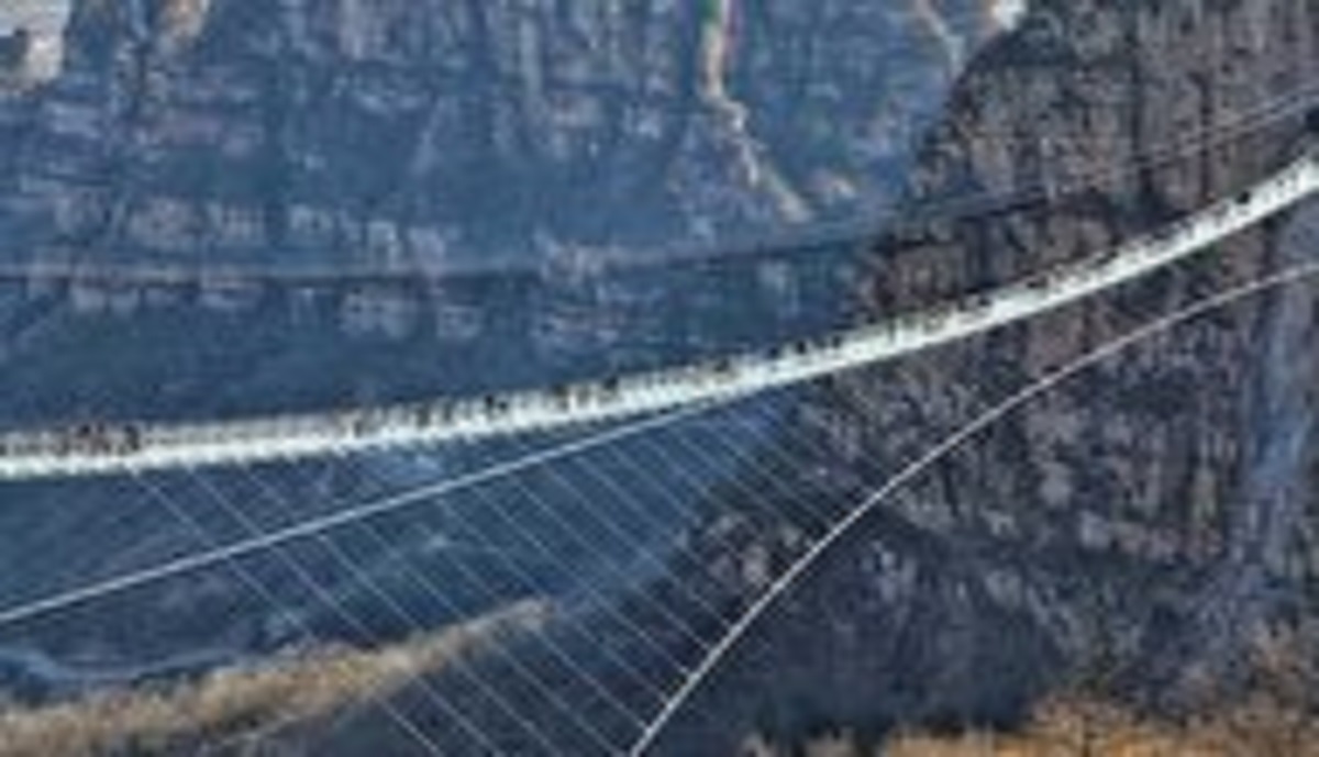 اسکلت بزرگ‌ ترین پل معلق جهان