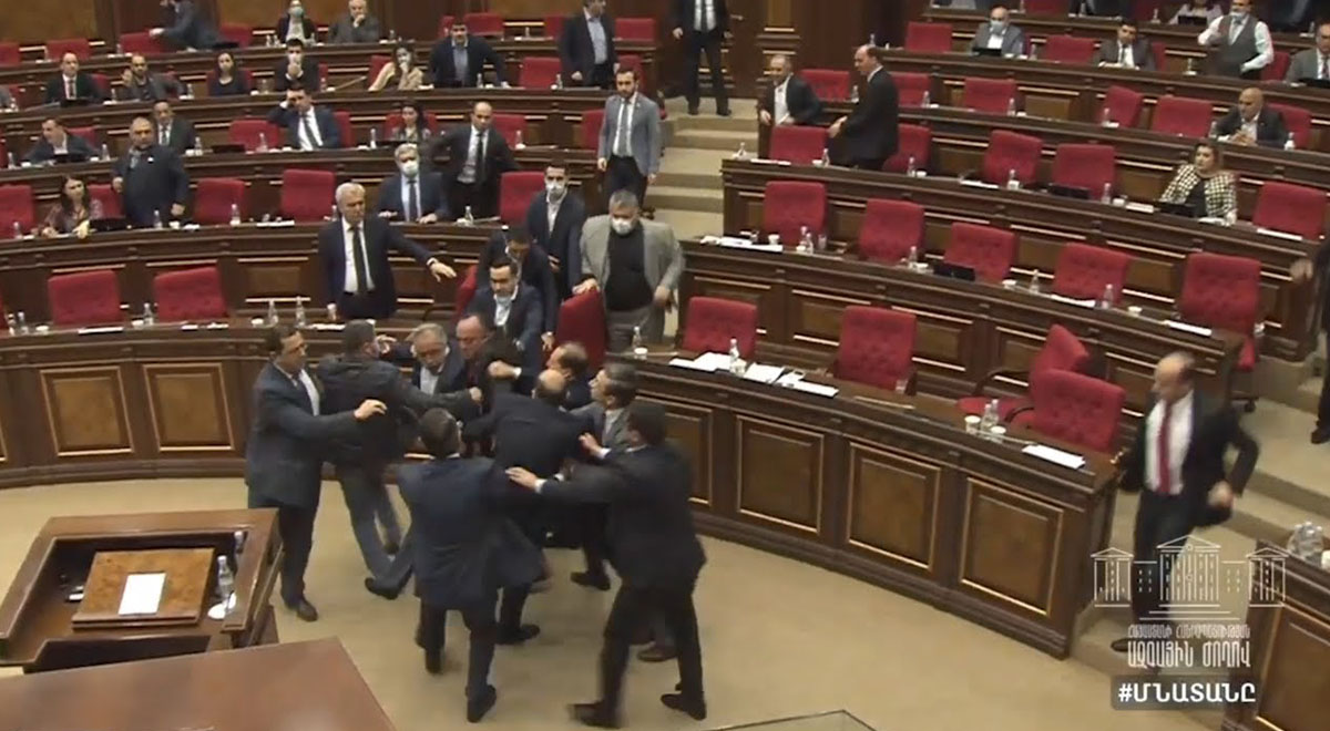 کتک‎کاری نمایندگان در پارلمان ارمنستان!