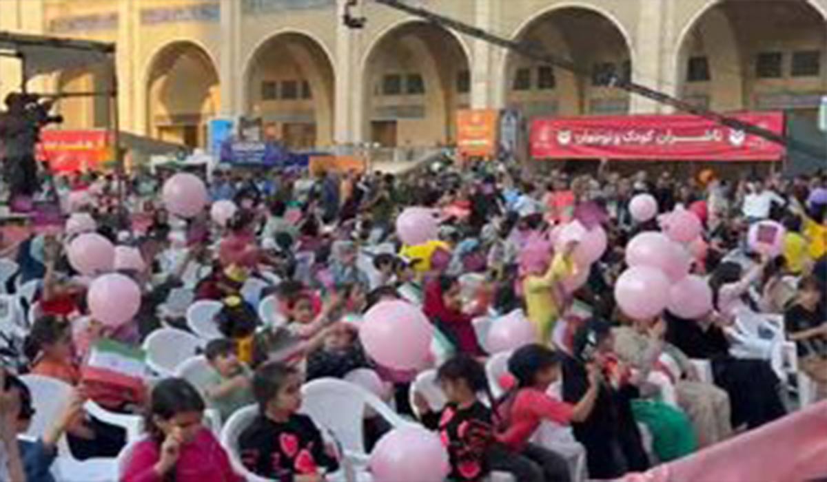 جشن دخترماه به یاد دختر کاپشن صورتی در نمایشگاه کتاب تهران
