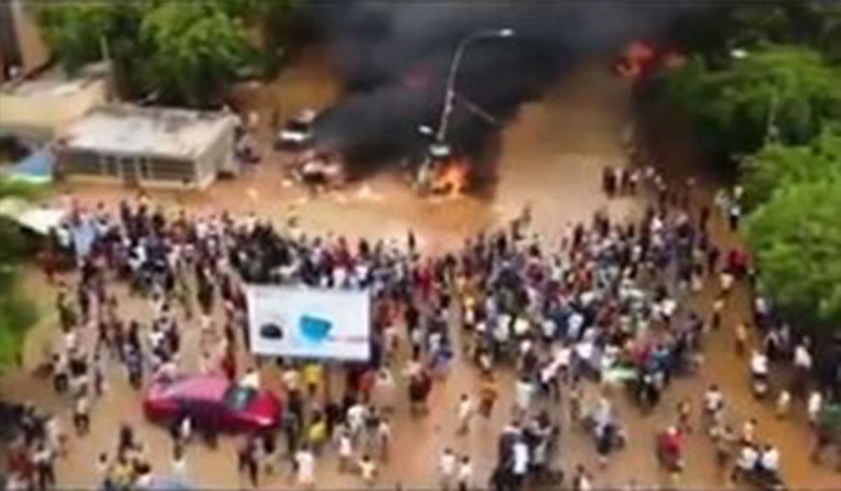 دود کودتای نیجر در آسمان غرب بلند شد