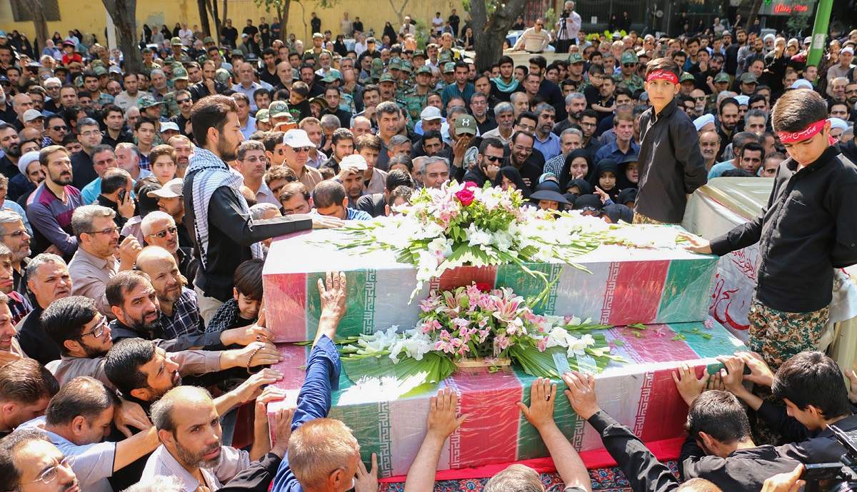 تشییع 11 شهید تازه تفحص شده در اصفهان