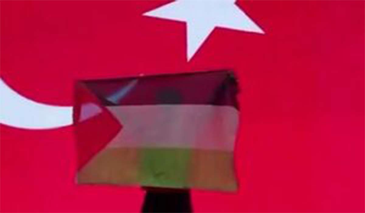 پرچم فلسطین در دستان ووشوکار قهرمان ترکیه
