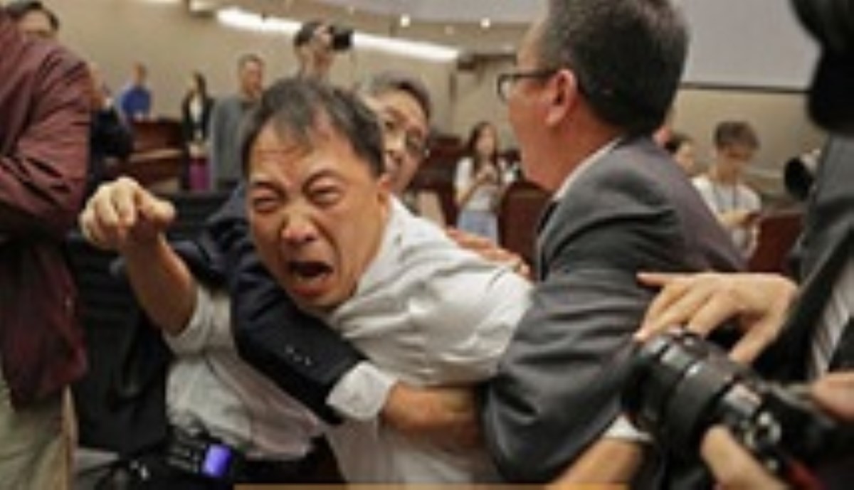 نزاع در پارلمان هنگ‌کنگ بر سر قانون جنجالی "استرداد"