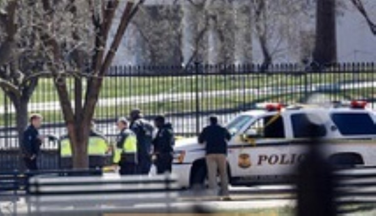 اولین تصاویر از تیراندازی مقابل کاخ سفید