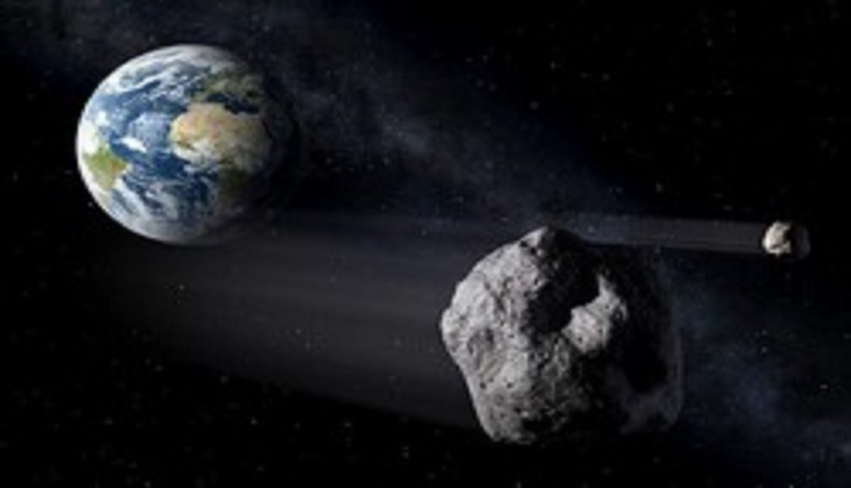 سیارکی که از بیخ گوش زمین گذشت