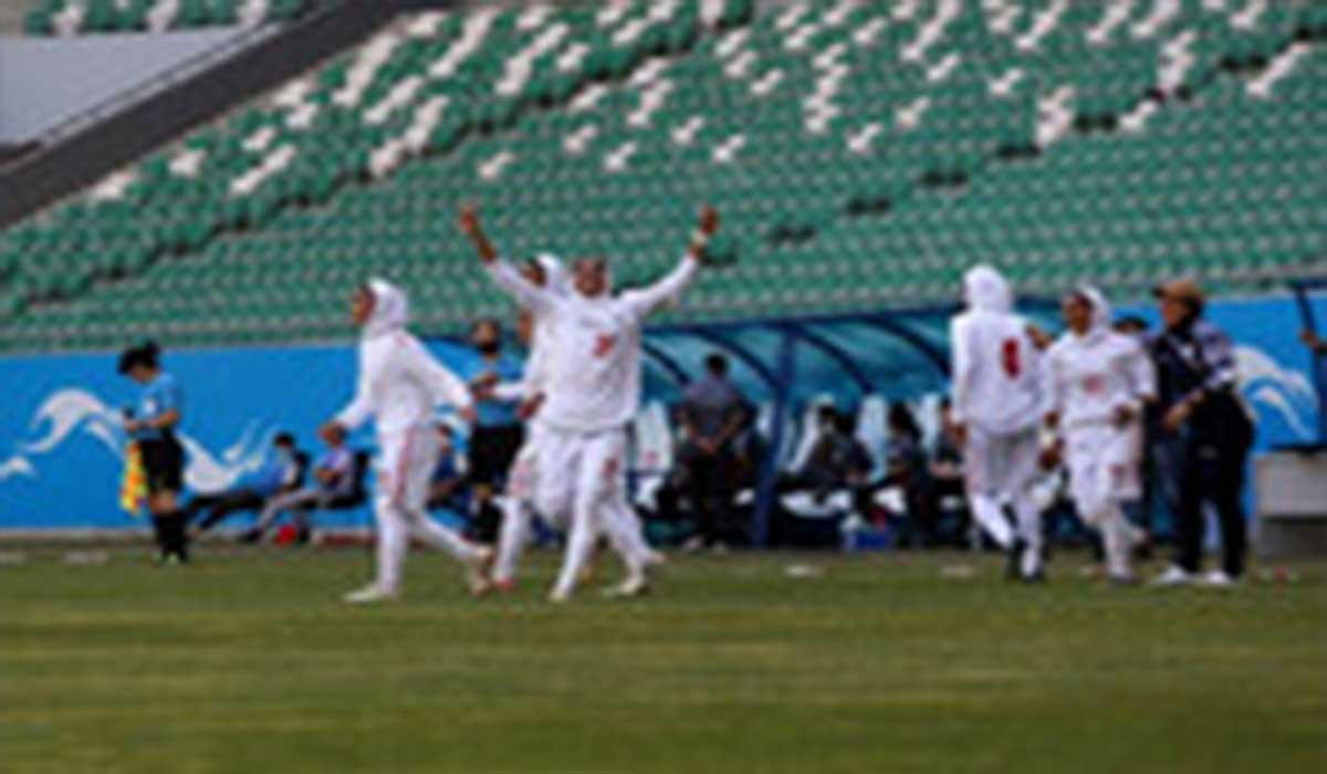 خوشحالی بانوان فوتبالیست ملی بعد از برد برابر بنگلادش