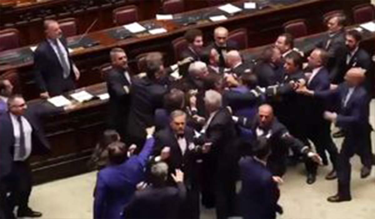 زد و خورد نمایندگان در پارلمان ایتالیا
