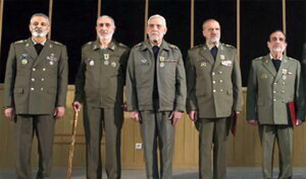 نشان فداکاری برای ۴ فرمانده ارتش از سوی رهبر انقلاب