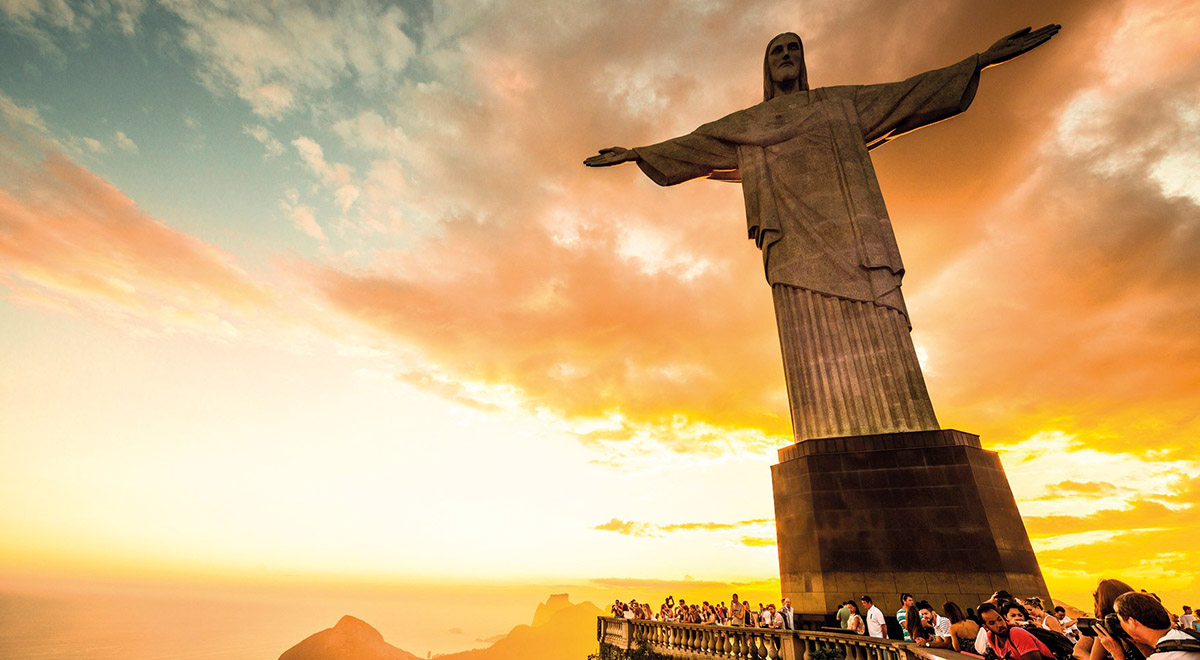 لباس پزشکان بر تن «مسیح منجی» به احترام کادر درمانی در برزیل