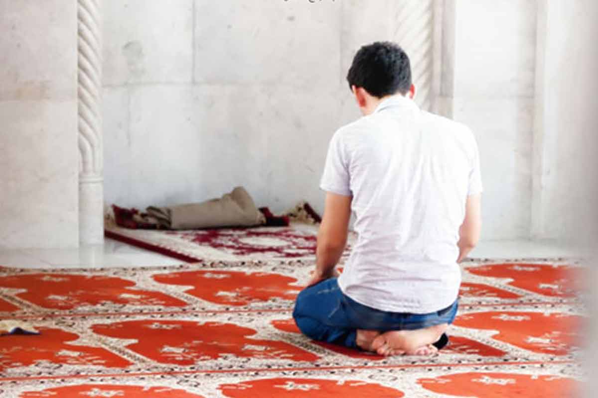 کسی که نماز و روزه قضا دارد می تواند نماز و روزه دیگری را بخواند؟/ استاد وحیدپور