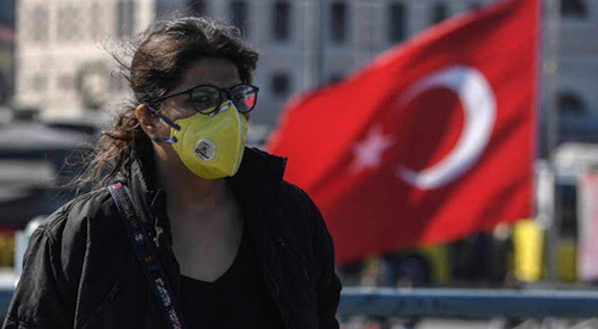 روش جالب پلیس ترکیه برای متفرق کردن مردم در ایام کرونا