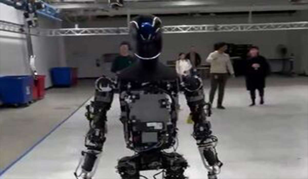 ویدئویی جالب از راه‌رفتن ربات انسان‌نمای تسلا اپتیموس