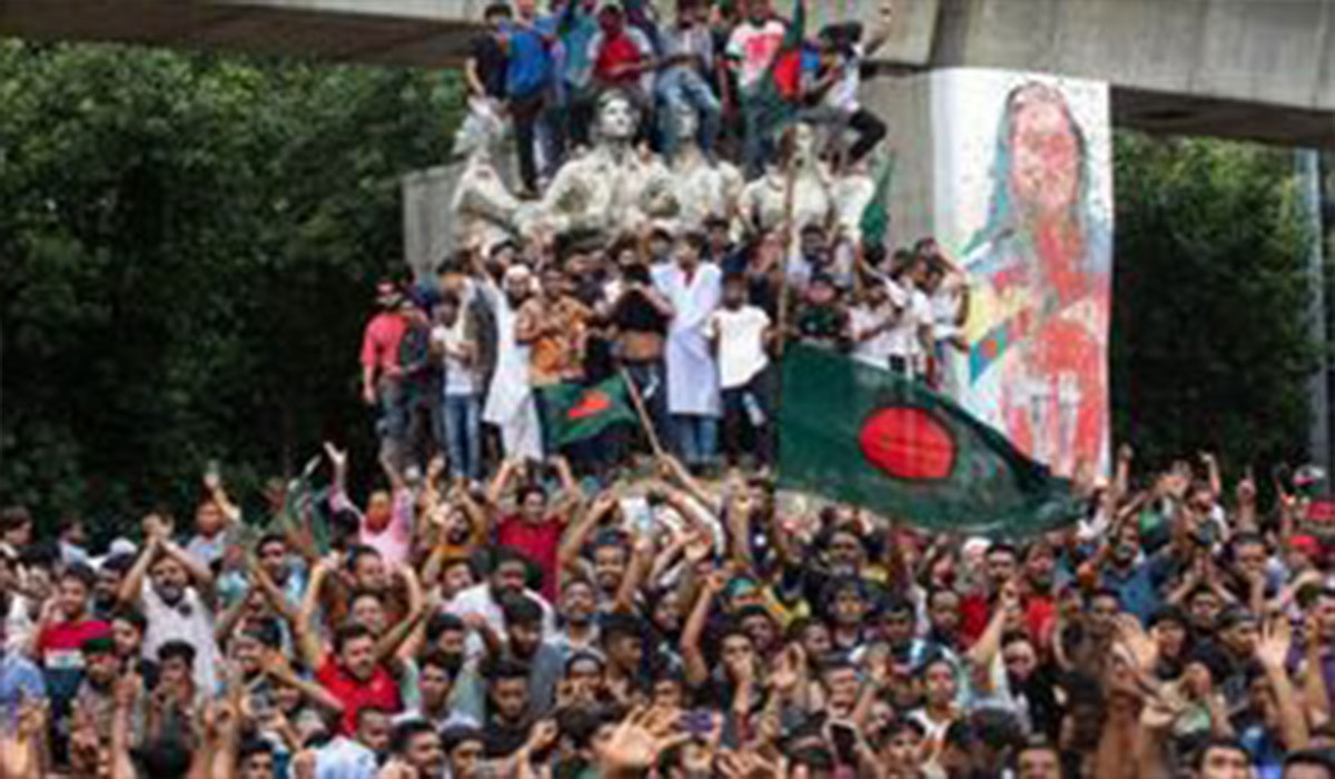 پارلمان بنگلادش در تصرف معترضان