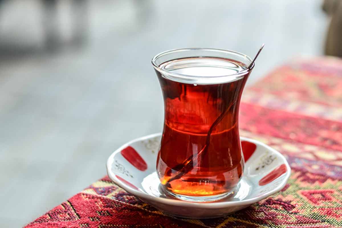نوشیدن چای برای این افراد ممنوع است!/ دکتر مژده پورحسینی