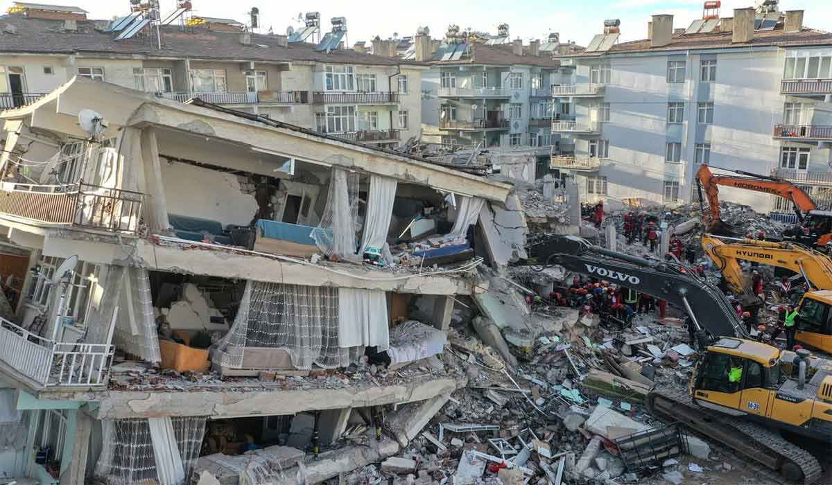 لحظه وقوع زلزله در ترکیه!