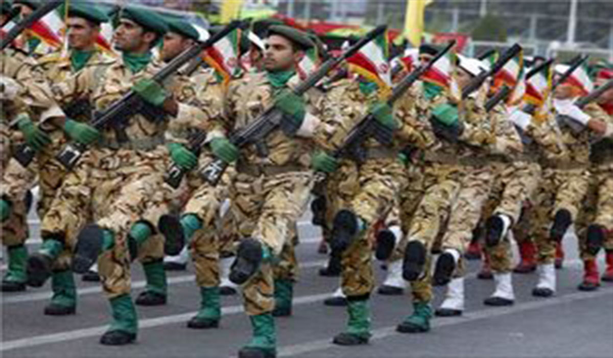 رژه نیروهای مسلح در مراسم روز ارتش در سراسر کشور