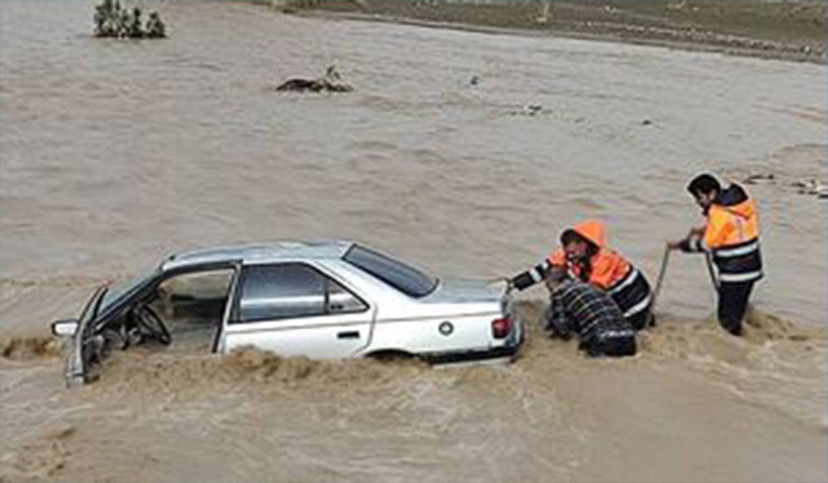 نجات خودروی گرفتارشده در رودخانهٔ زمکان