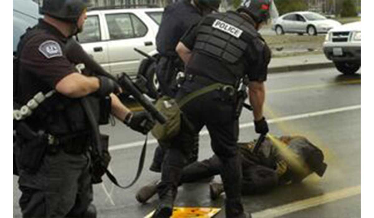 وحشیگری برای دستگیری یک سیاهپوست!