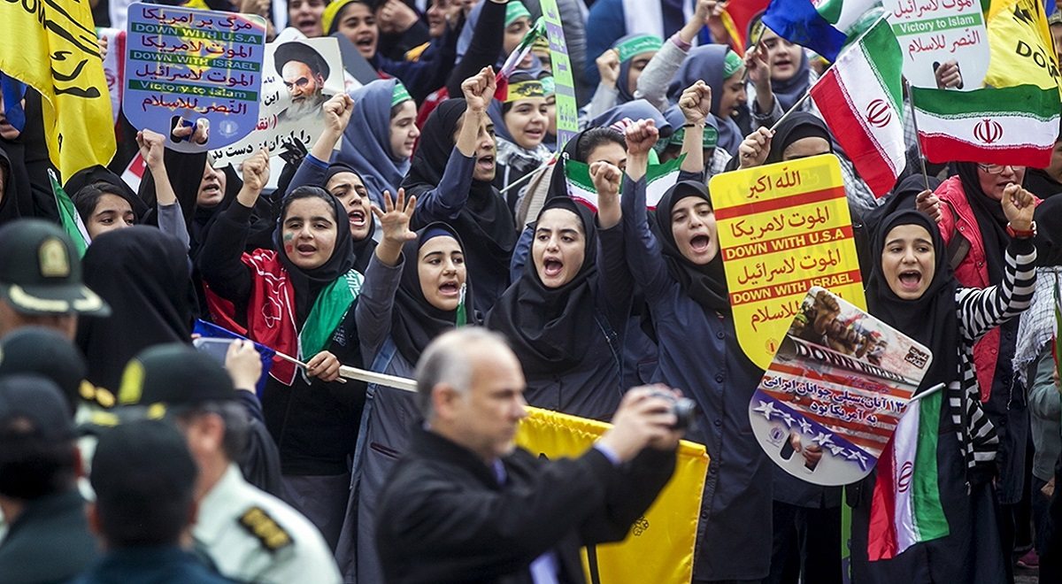 تصاویر حضور پرشور مردم در راهپیمایی روز 13 آبان