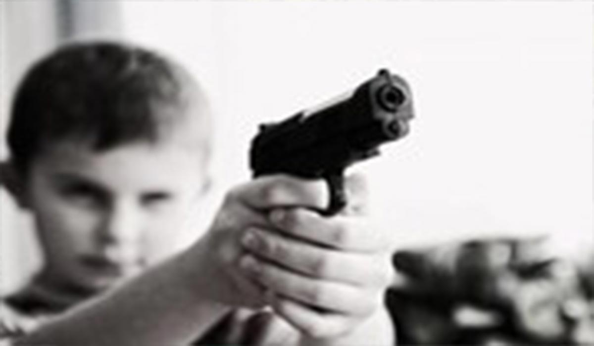 کشف تفنگ نیمه خودکار در کوله پشتی دانش‌آموز هفت ساله آمریکایی
